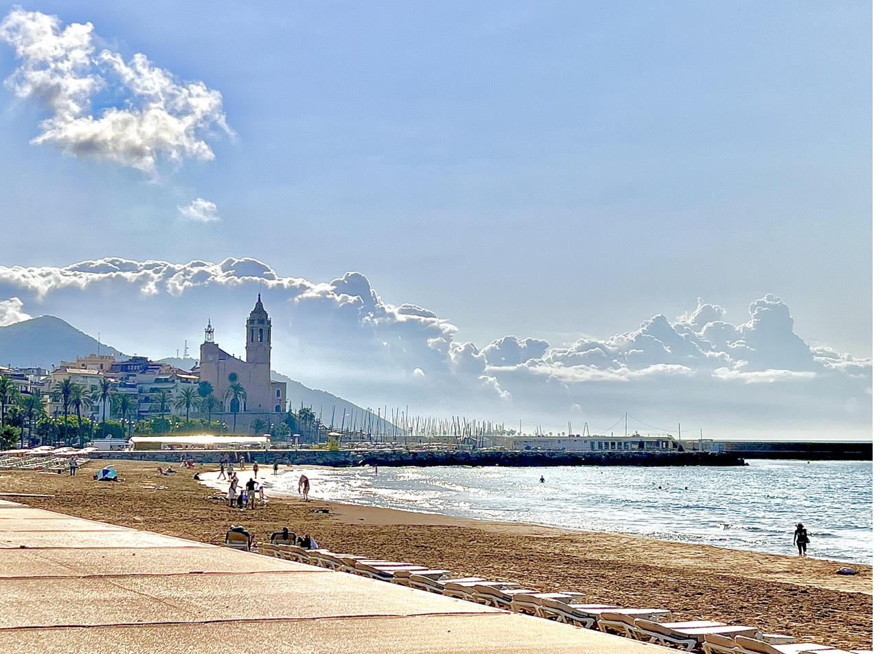 Panorama de la platja de Sitges